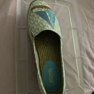 Michael kors flat shoes